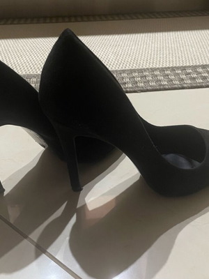 Black pumps used size 39 in excellent condition