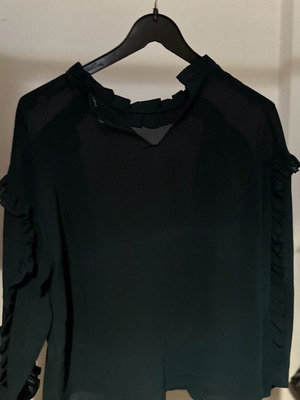 Zara blouse size S with ruffles like new, black