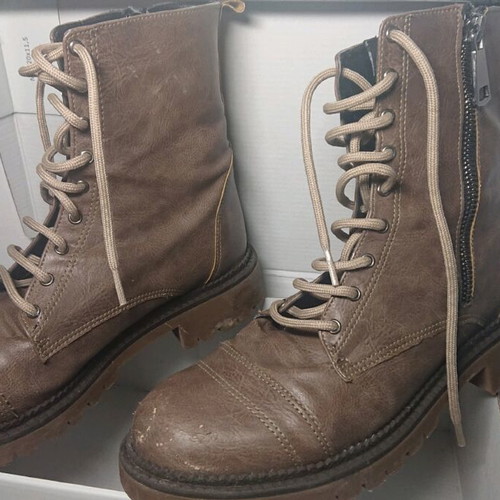Gray ankle boots size 39 used with extra laces