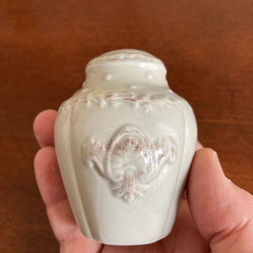 Retro ceramic salt shaker like new, beige with antique effect
