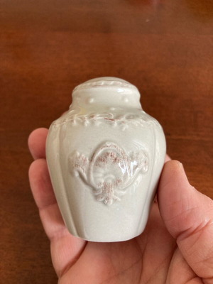 Retro ceramic salt shaker like new, beige with antique effect