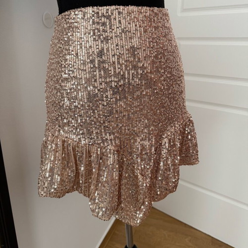 Gold sequin skirt like new, mini with ruffles