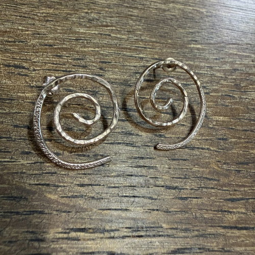 Handmade earrings new, gold-colored steel hammered style