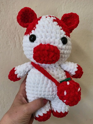 Knitted cow strawberry