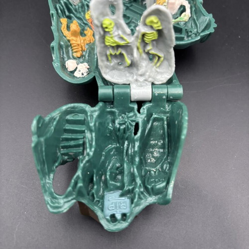 Mighty Max Crushes the Hand Vintage 1994 Bluebird Toys playset like new