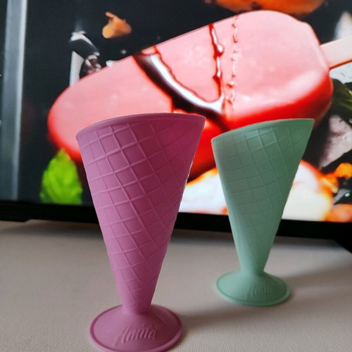 Amita collectible plastic ice cream cone cups like new