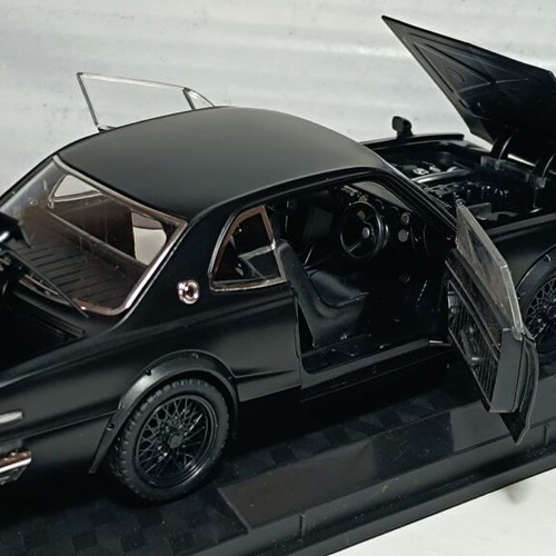 Nissan Skyline GT-R 1972 model 1:24 scale new with opening parts
