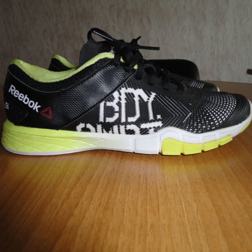 Reebok women's sneakers like new, size 37-37.5, black