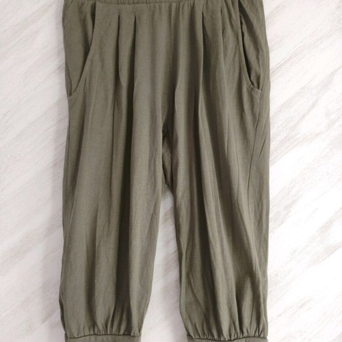 Terranova Capri pants 3/4 khaki like new, cotton, Small