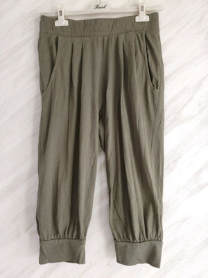 Terranova Capri pants 3/4 khaki like new, cotton, Small