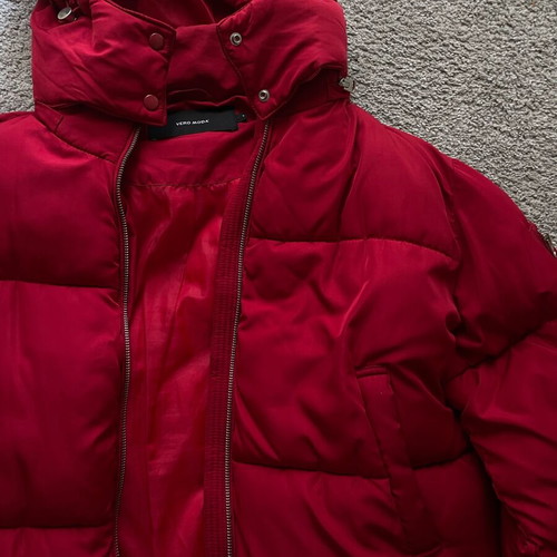 Vero Moda women's puffer jacket red like new, size Small