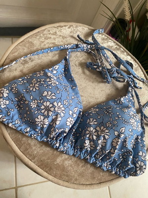 Zaful swimwear top medium size blue floral like new