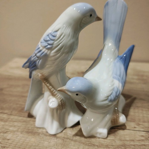 Porcelain figurine like new
