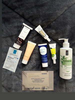 Νεσεσέρ με προϊόντα περιποίησης προσώπου, σώματος και μαλλιών καινούργιο