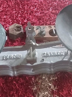 Ζυγαριά πολύ παλιά μεταχειρισμένη με βαρίδια