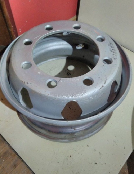 Ζάντα φορτηγού 6.75 x 17.5" - 8 τρύπες