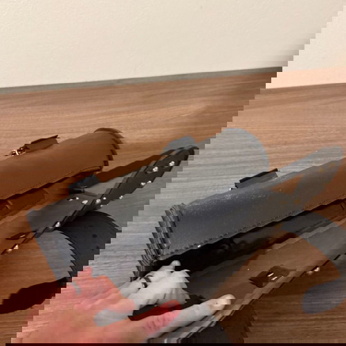 Δερμάτινη Πλαϊνή Τσάντα Μηχανής για Τσόπερ – Vintage Σχέδιο με Καρφιά