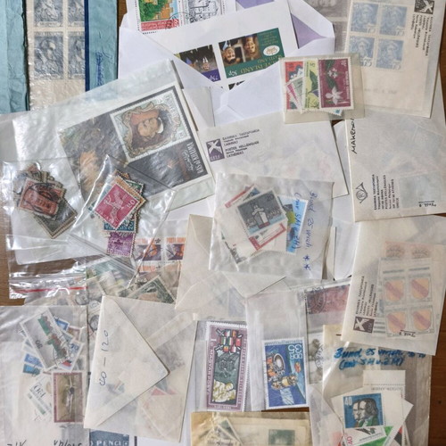 Mega Philatelic Multinational Lot like new, 30 packets with stamps