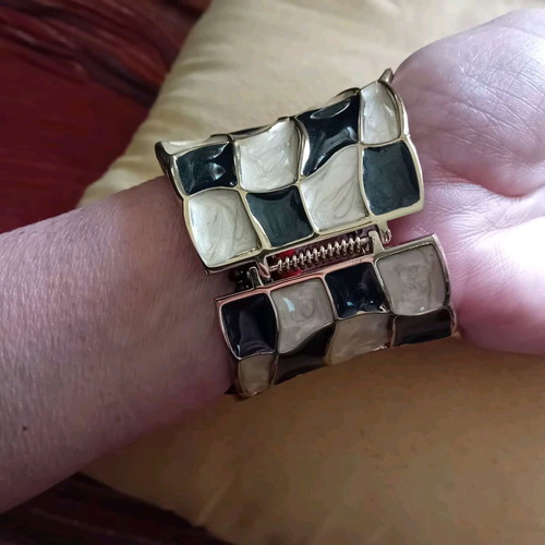 Vintage bracelet from the 90s in like new condition large