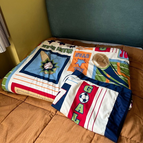 Circo thin winter quilt single bed with pillowcase like new