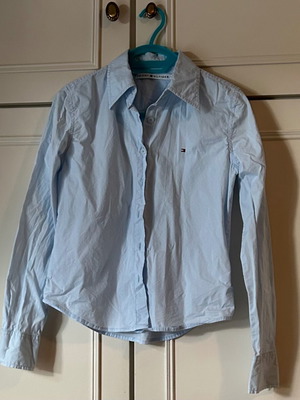 TOMMY HILFIGER, No 6, (XS), дамска риза, класическа, цвят небесносин.