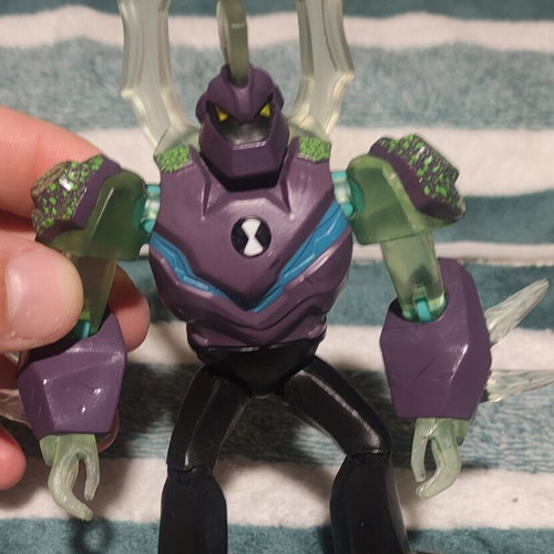 Ben 10 figure used, very good condition