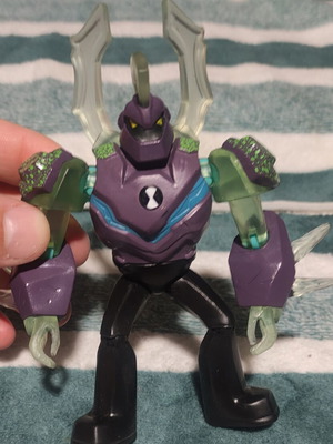 Ben 10 figure used, very good condition