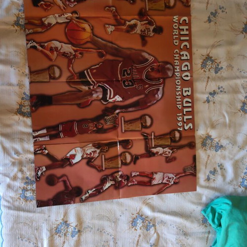Chicago Bulls double-sided poster with 1997 champions and Michael Jordan, like new