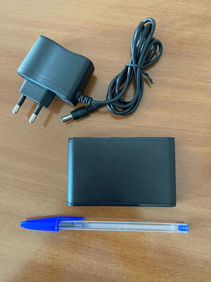 Hdmi splitter used, 1 input 2 outputs with power supply