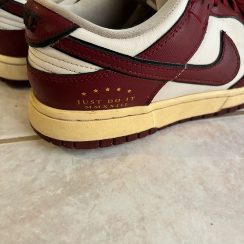 Nike Dunk women's shoes used, burgundy color, size 39