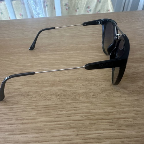 Black Sunglasses like new with modern frame