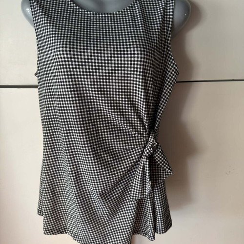 Elle women's blouse size M like new, black and white