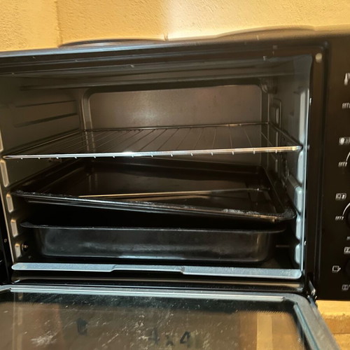 First Austria oven used with hotplates and baking trays
