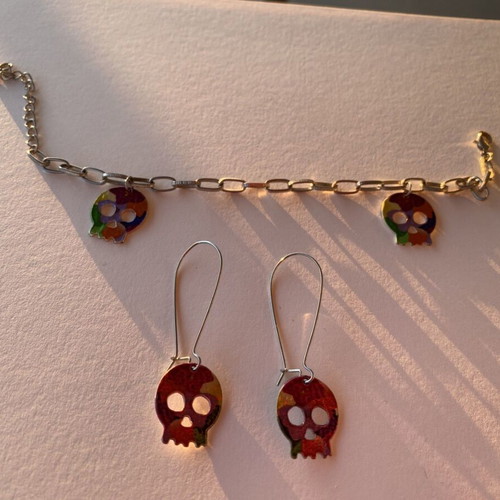 Earrings and bracelet new, multicolored