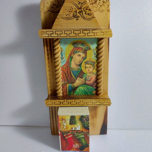 Wooden hanging calendar 2025 new in excellent condition