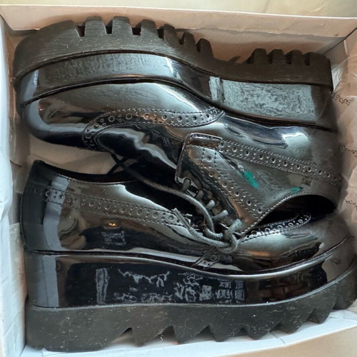 Freid shoes black shiny with insole used, size 37