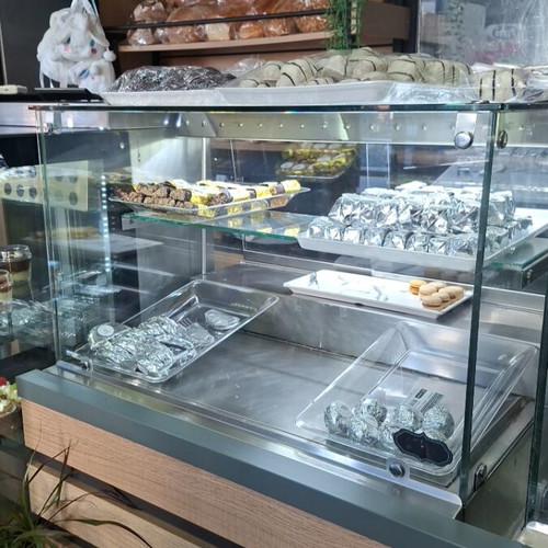 Display case used in good condition