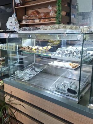 Display case used in good condition