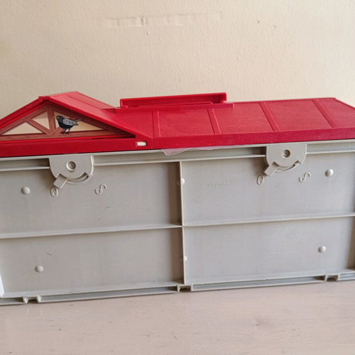 Playmobil suitcase used with missing parts