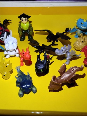 How to Train Your Dragon figures pack of 15, like new