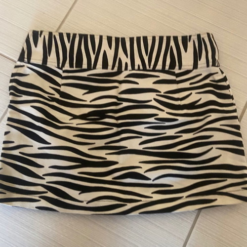 Zara animal print zebra skirt like new, size 34