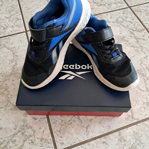 Reebok kids' athletic shoes No30 like new with box