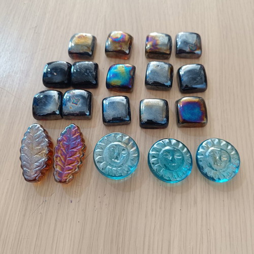 Set of 19 used decorative glass cabochons for crafts