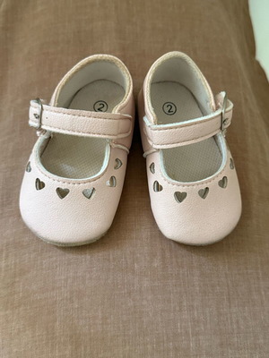 Baby shoes used, 6-9 months, non-slip