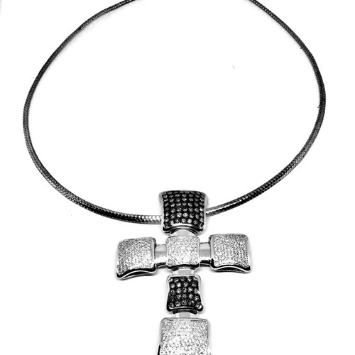 Cross 18k with diamonds new, 5x7 cm, 18 karat white gold