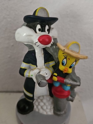 Fireman Sylvester Tweety PVC figure used, 4'' Warner Bros
