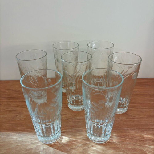 Glass water glasses new, 7 pieces, 2 carved designs
