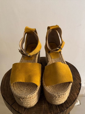 Alohas platform yellow like new, leather, size 39