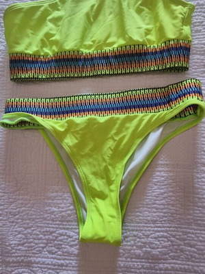 Swimsuit like new, athletic style, green color, size L