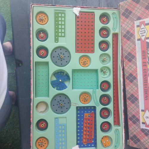 Epa construction toys used, missing one round piece